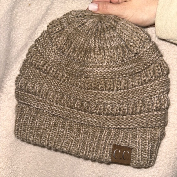 Womens CC fall beanie bundle - Picture 5 of 5